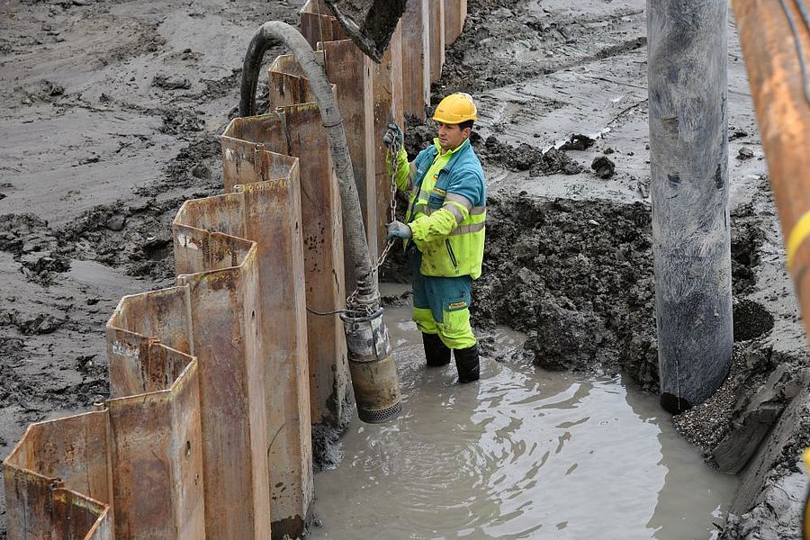 Wasserhaltung im Spundwandkasten