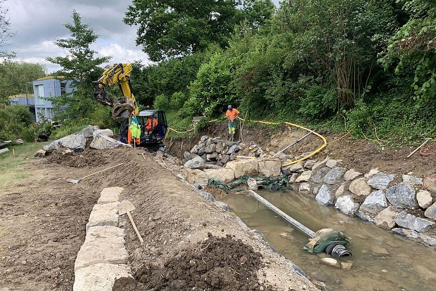 Bachumleitung und Wasserhaltung für Wasserbauarbeiten