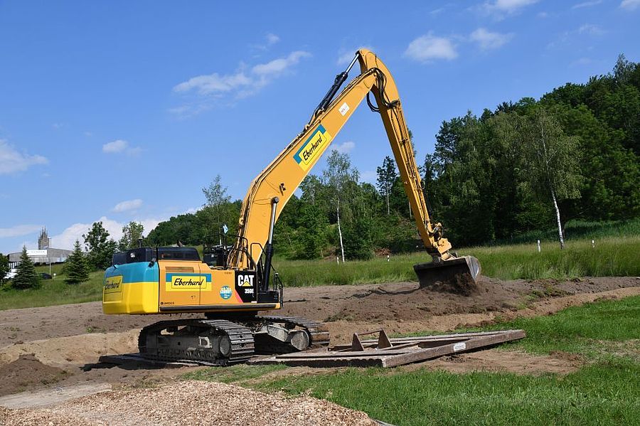 Anlagen von Ober- und Unterboden mit Long Reach Bagger