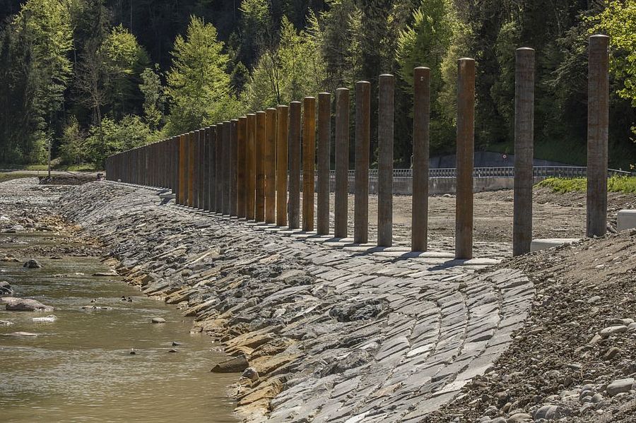 Hochwasserschutz mittels Schwemmholzrückhalterechen