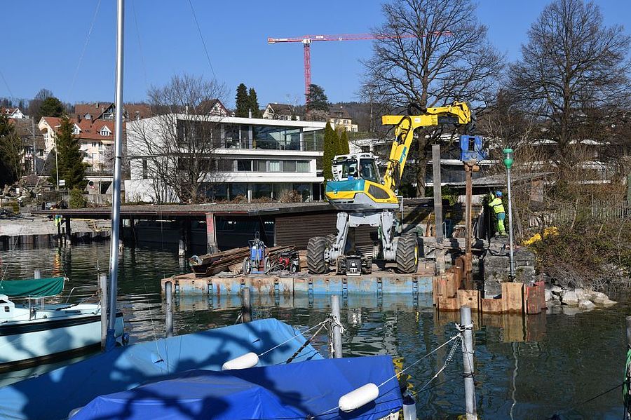 Erstellen eines Spundwandkastens für die Sanierung der Ufermauer