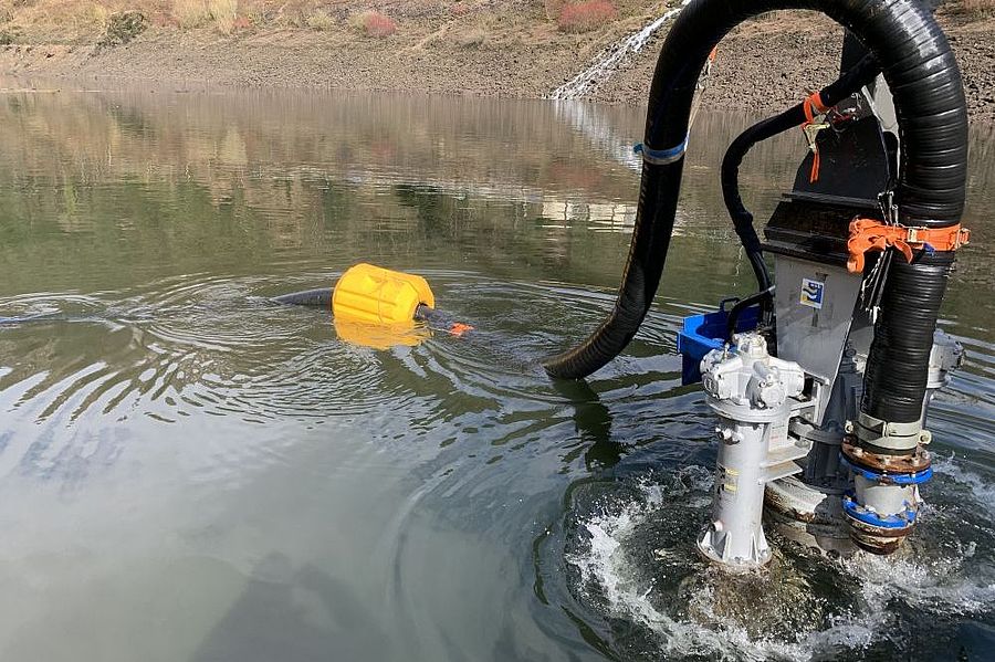 Schwere Baggerpumpe im Einsatz